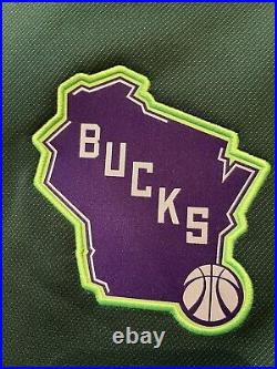 Milwaukee Bucks Nike 21-22 City Edition Team Issue Full-Zip Jacket 3XT