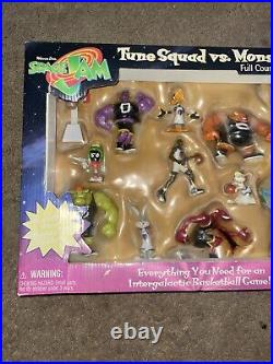 Rare SPACE JAM TUNE SQUAD VS MONSTARS FULL COURT GIFT SET STARING MICHAEL JORDAN