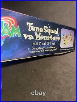 Rare SPACE JAM TUNE SQUAD VS MONSTARS FULL COURT GIFT SET STARING MICHAEL JORDAN